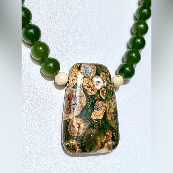 Stunning JADE & Ocean Jasper Pendant Reversible Necklace - Picture 2 of 6